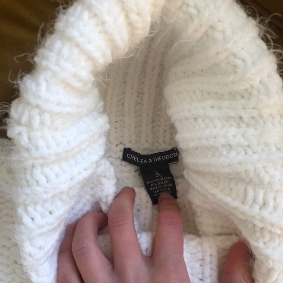 NWOT Chelsea & Theodore Cableknit Sweater - Picture 2 of 2